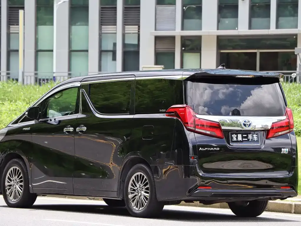 Toyota Alphard — фото 7