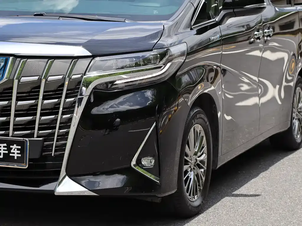 Toyota Alphard — фото 10