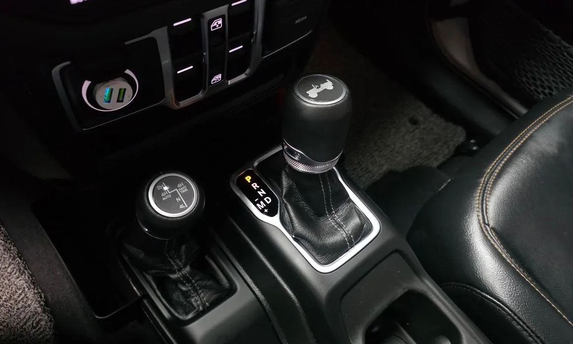 Jeep Wrangler 2024 из KR, фото 10