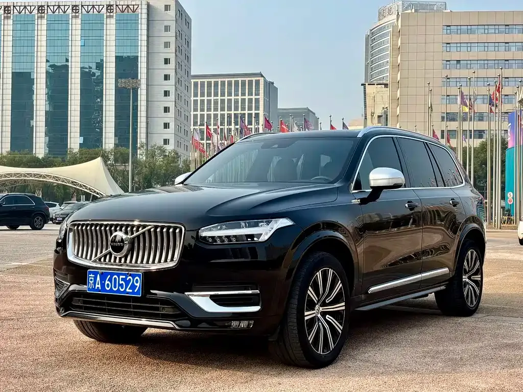 Volvo XC90 — фото 1