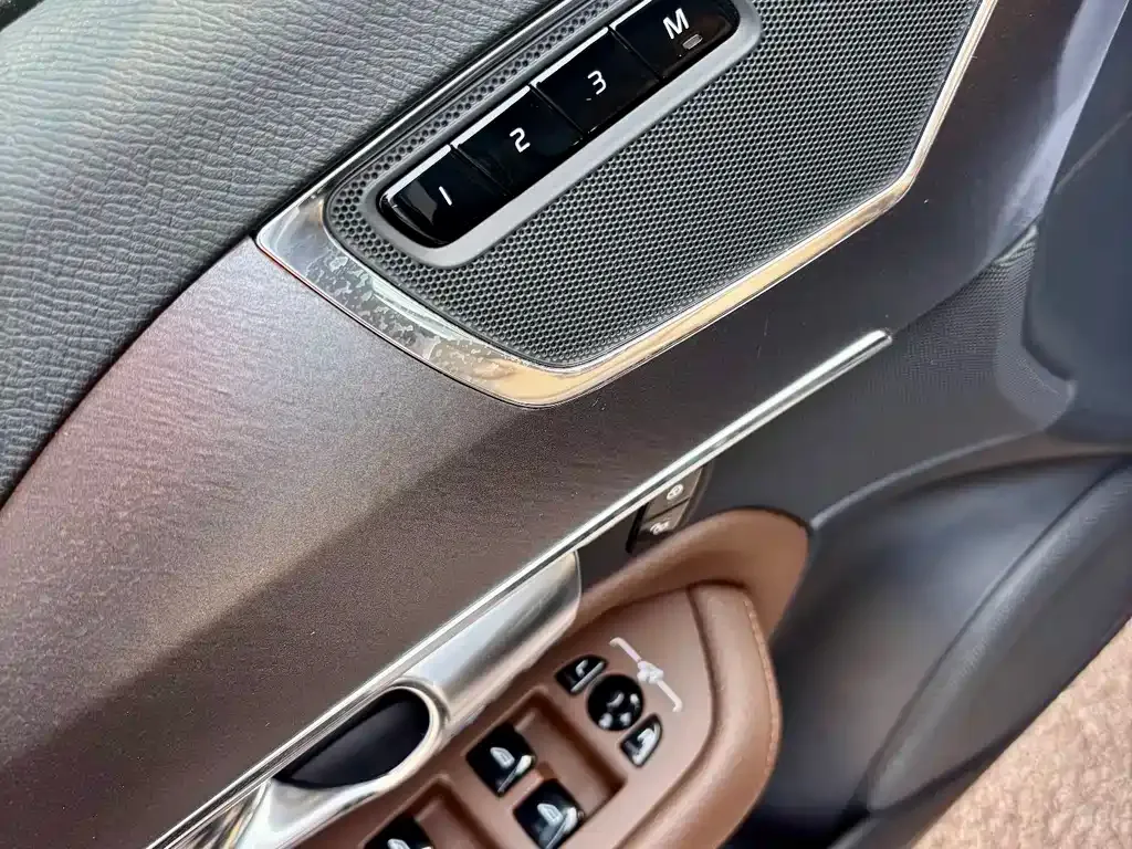Volvo XC90 — фото 10