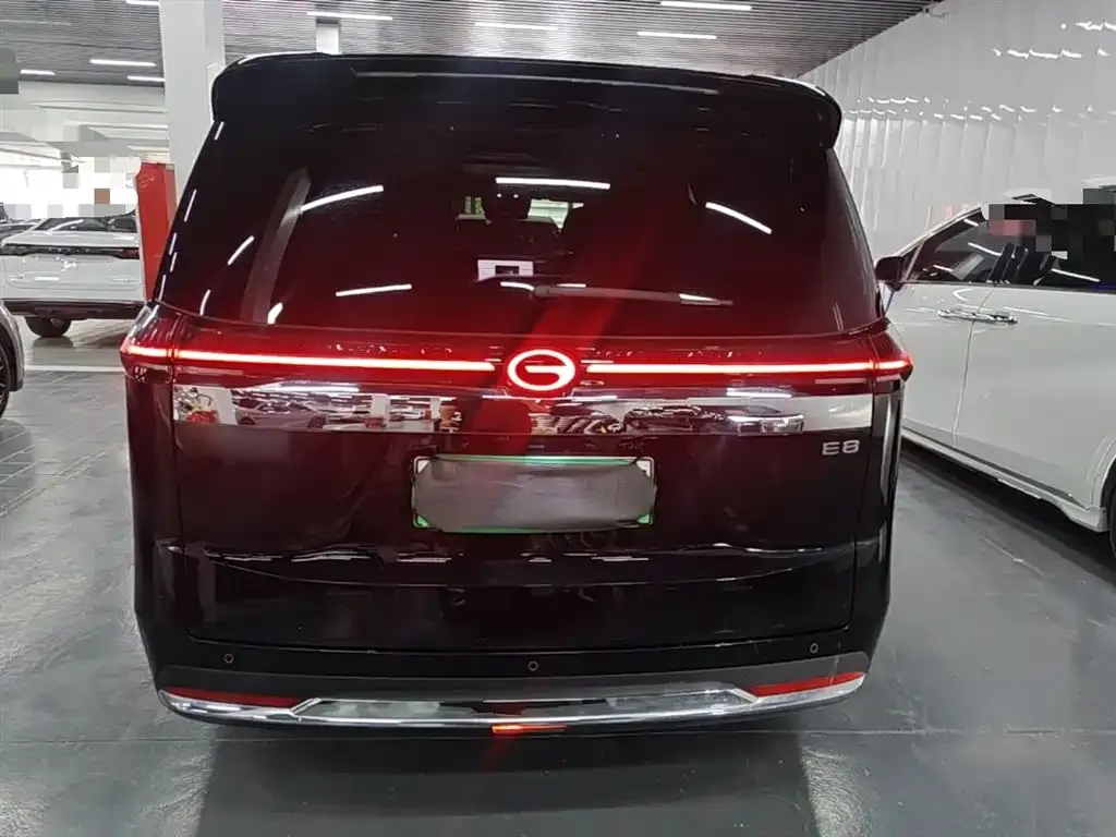 GAC Motor 传祺E8 PHEV — фото 9