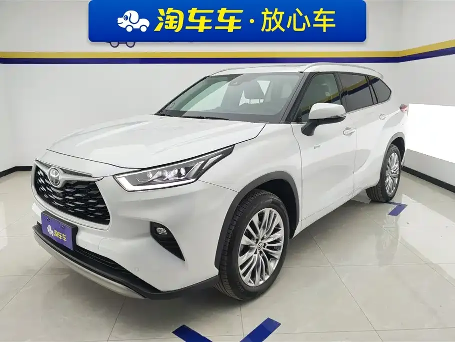 Toyota Highlander — фото 1