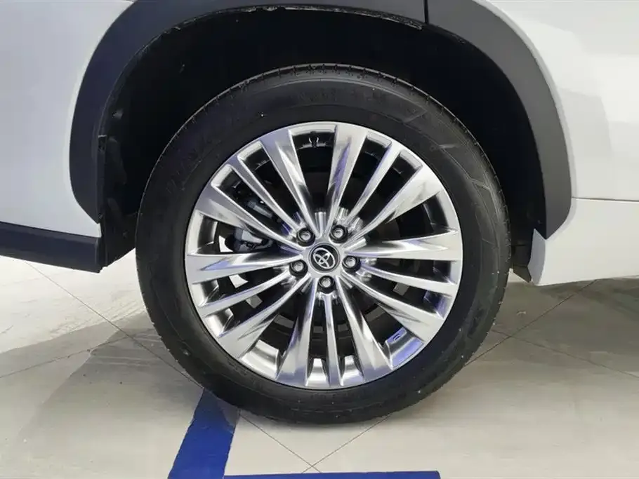 Toyota Highlander — фото 10