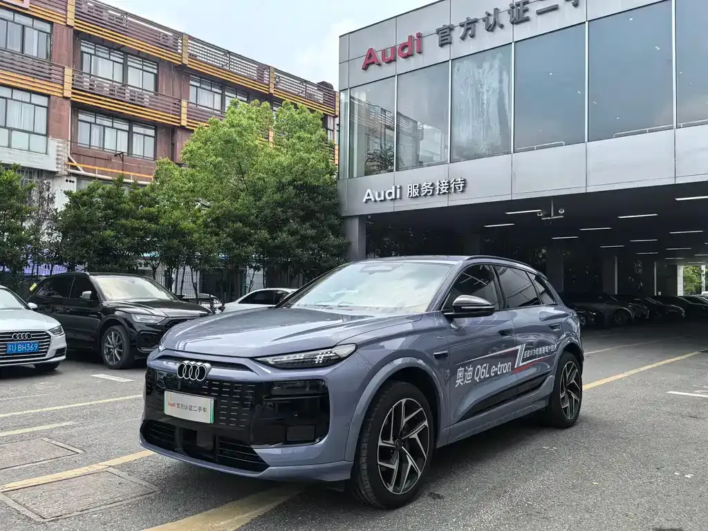 Audi Q6L e-tron — фото 1