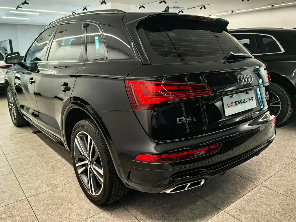 Audi Q5L — фото 5