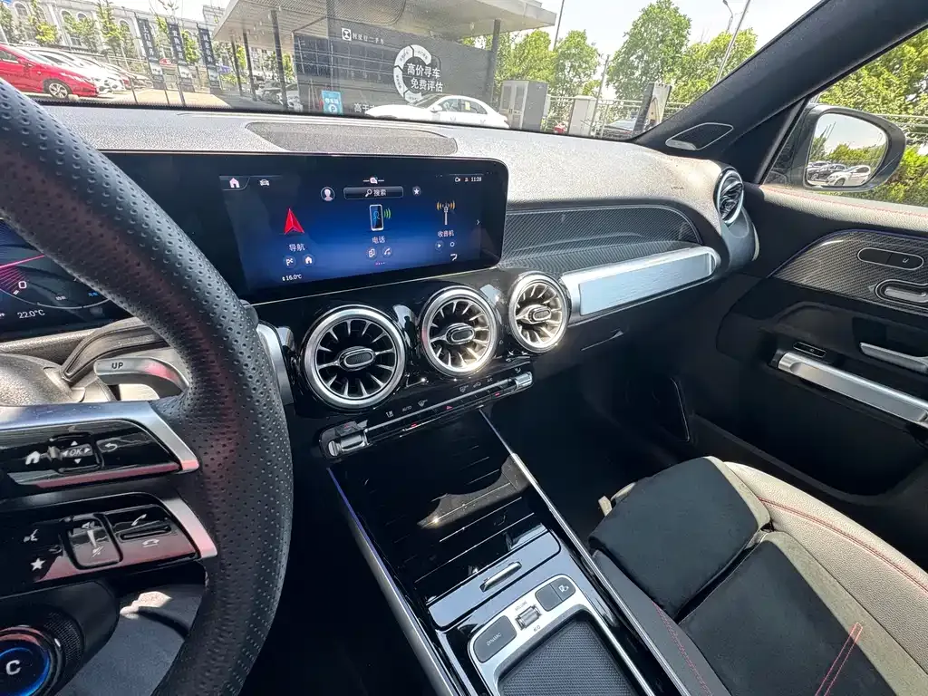 Mercedes-Benz GLB AMG — фото 9