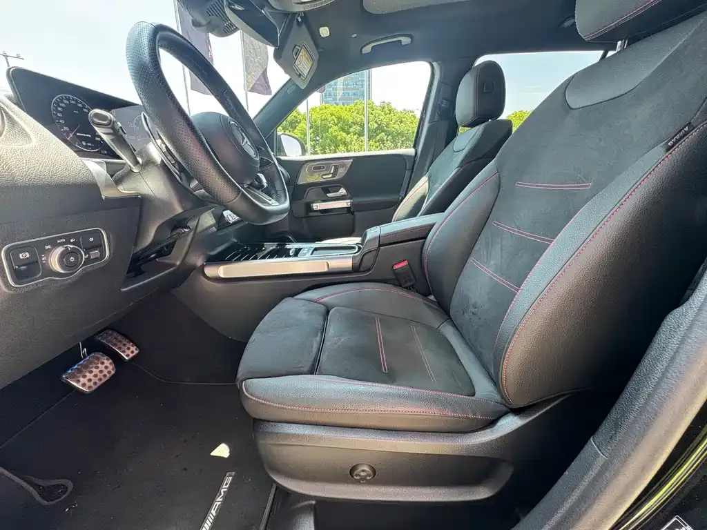 Mercedes-Benz GLB AMG — фото 2