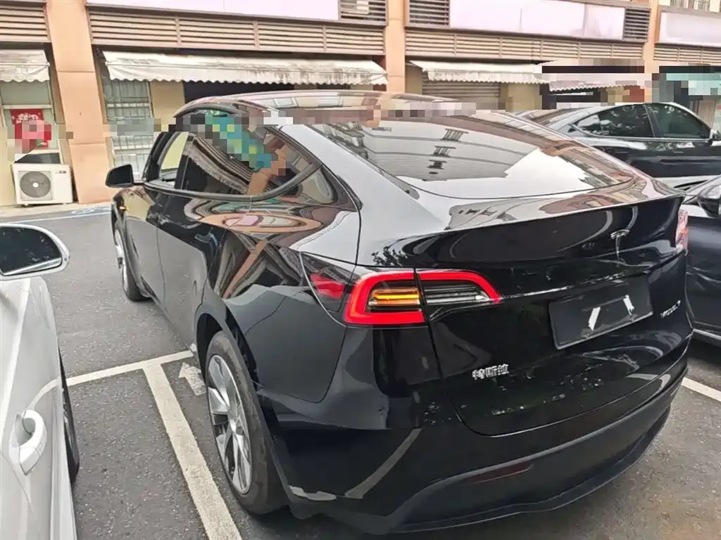 Tesla Model Y — фото 7