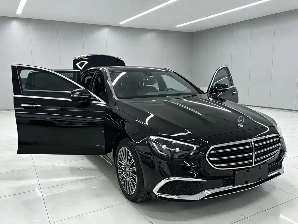 Mercedes-Benz E-Class — фото 2