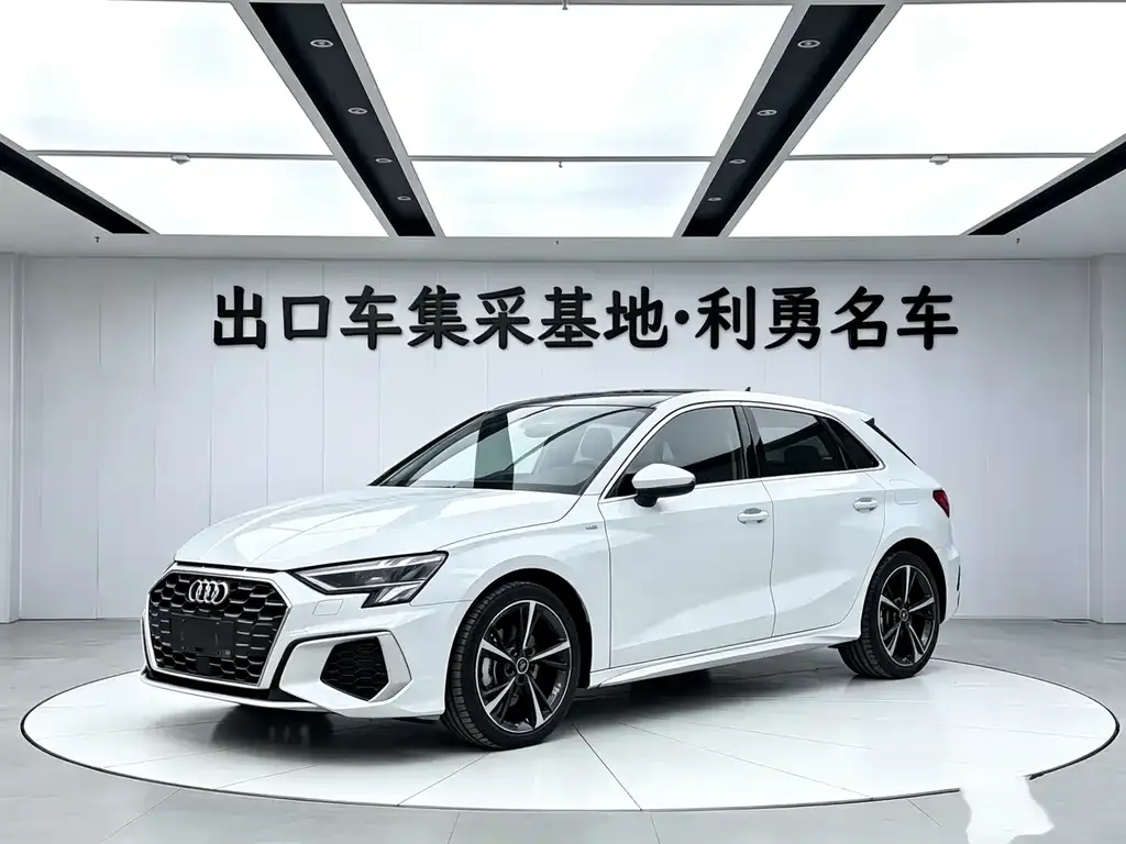 Audi A3 — фото 1