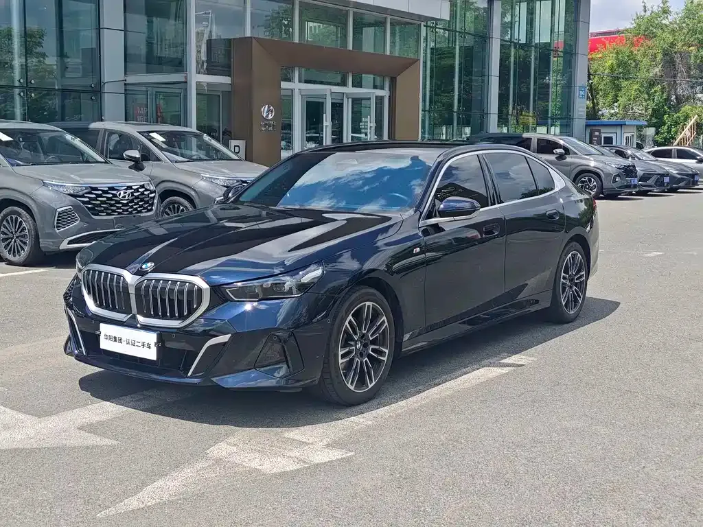 BMW 5 Series — фото 1