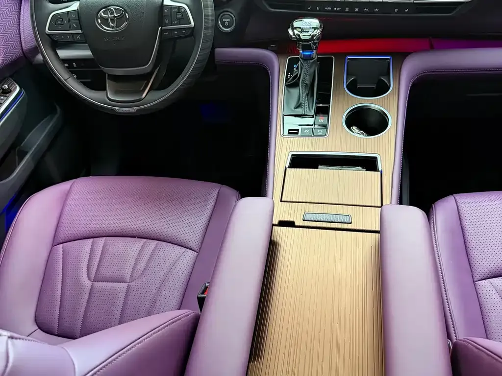Toyota Granvia — фото 6