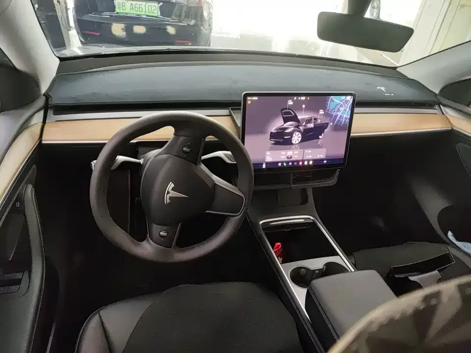 Tesla Model Y — фото 6