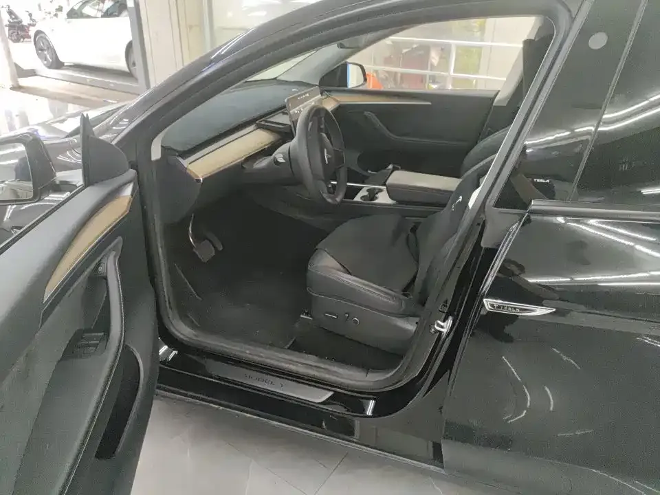 Tesla Model Y — фото 7