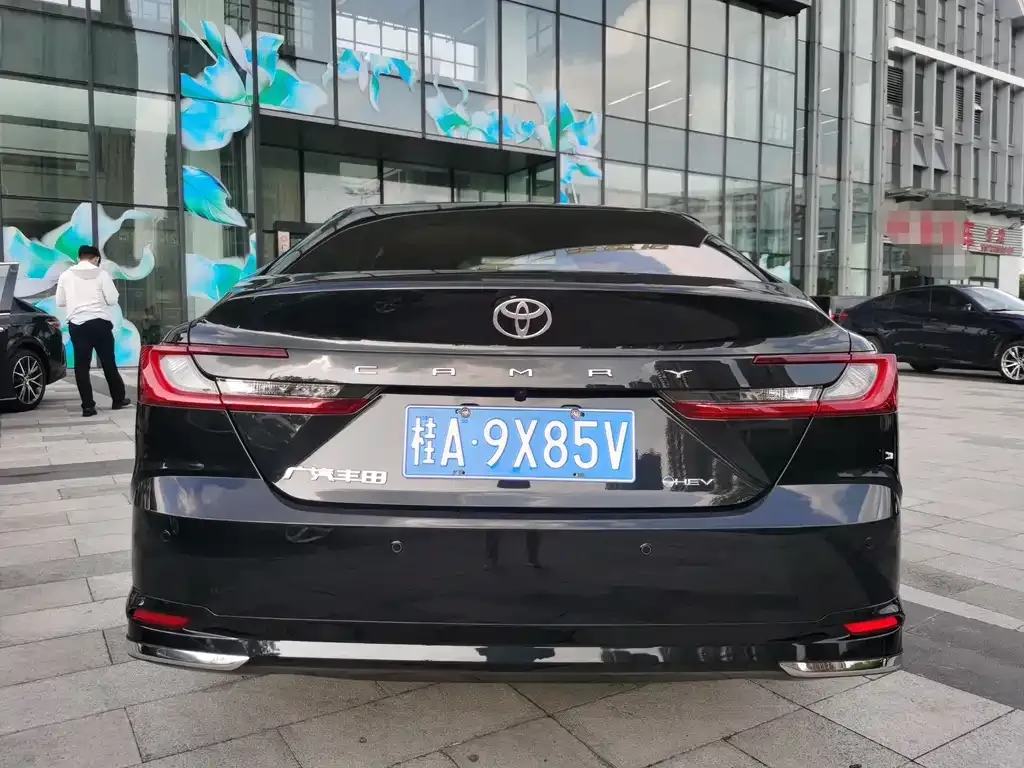 Toyota Camry — фото 5
