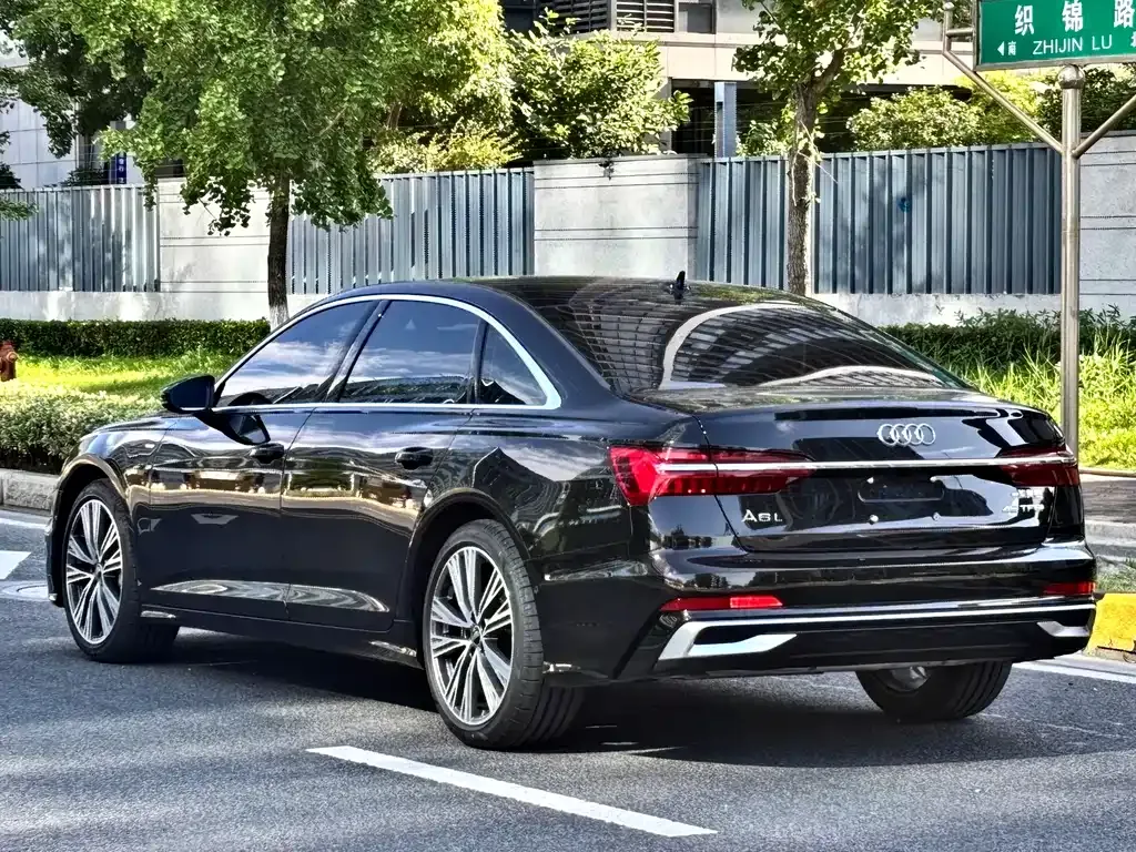 Audi A6L — фото 10