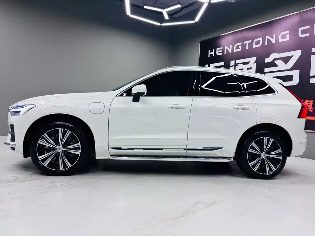 Volvo XC60 PHEV 2023 из CN, фото 5