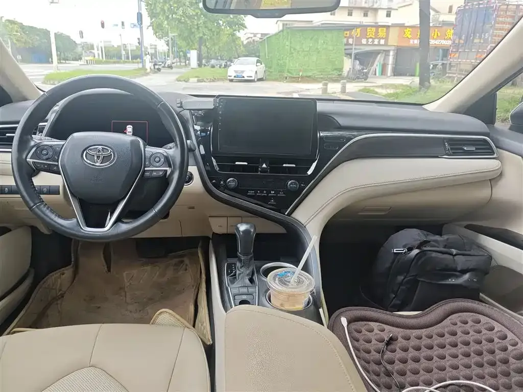 Toyota Camry — фото 5