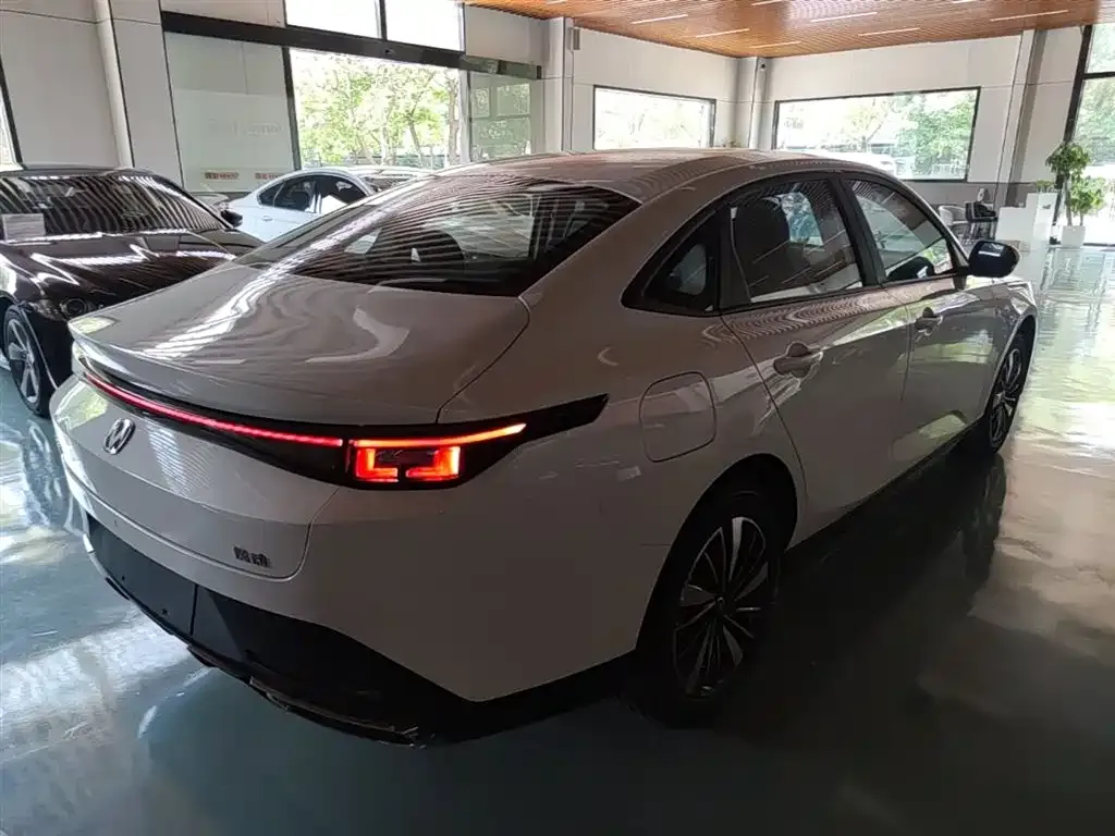 Changan Eado PHEV 2026 из CN, фото 9