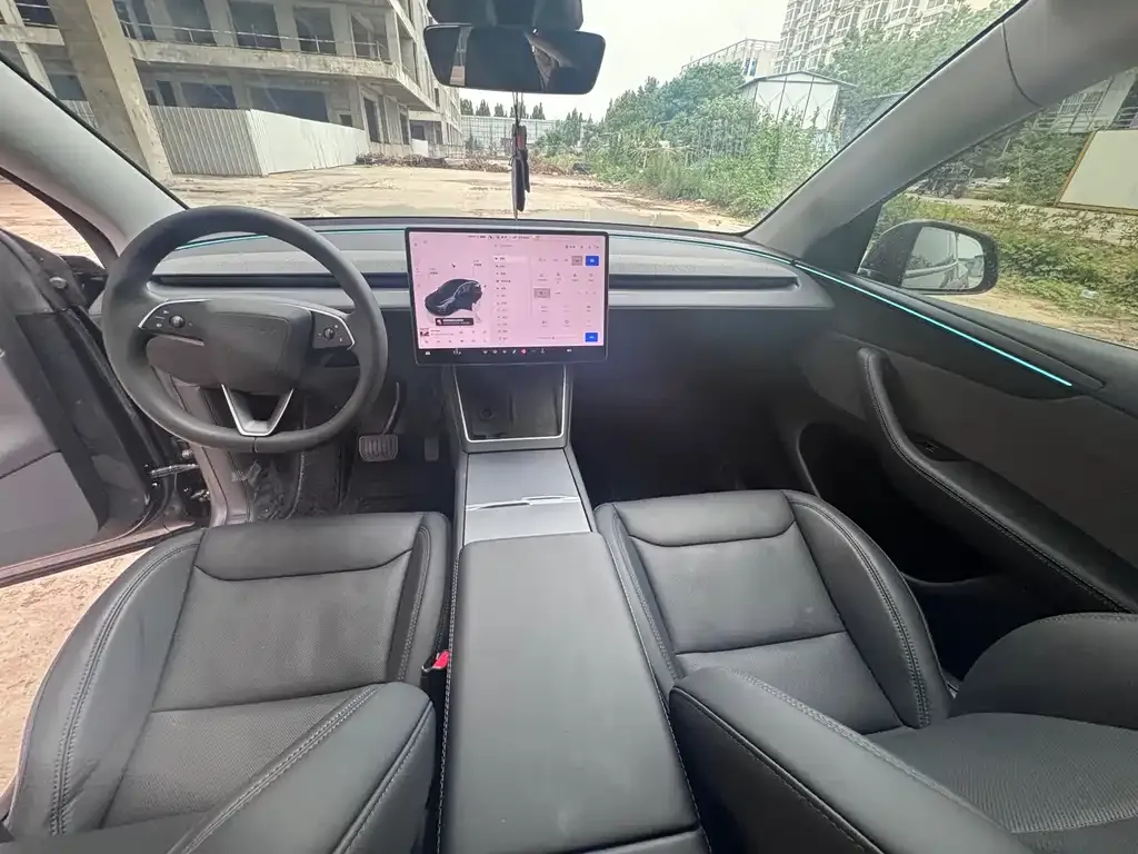 Tesla Model Y — фото 6