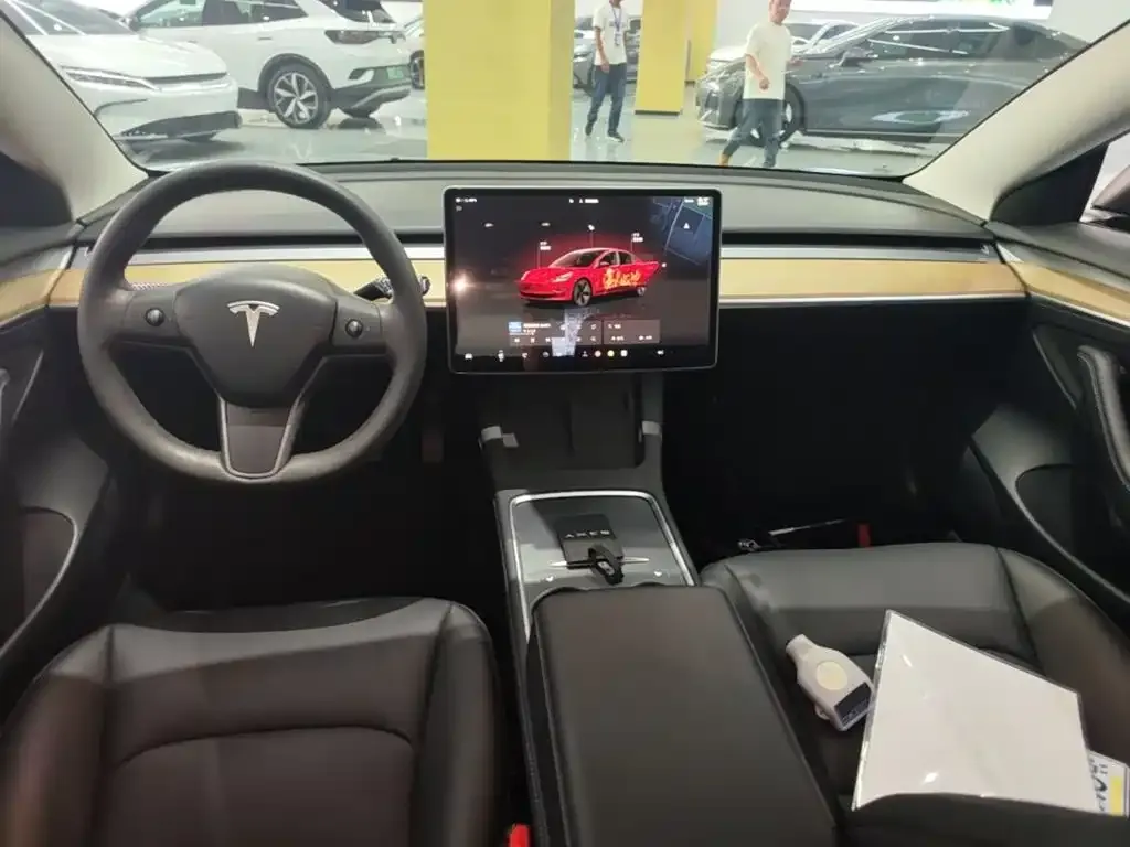 Tesla Model 3 — фото 4