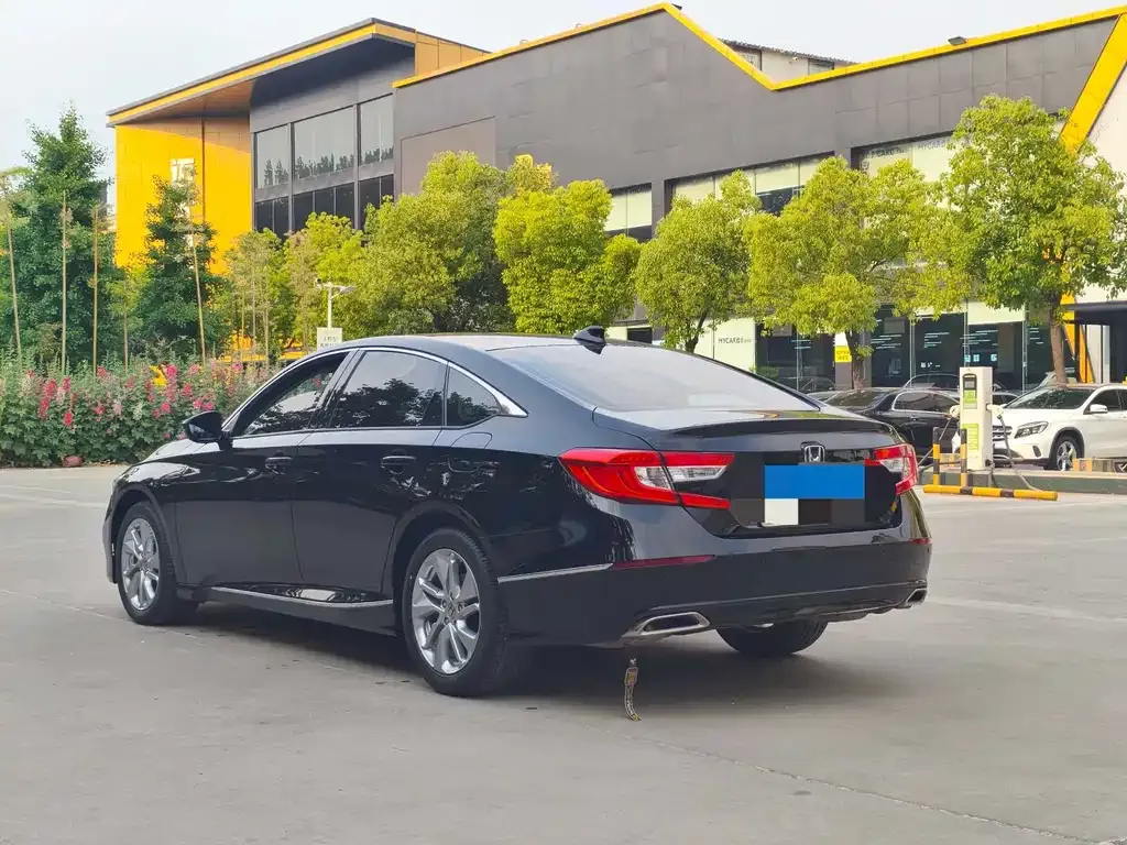 Honda Accord — фото 10