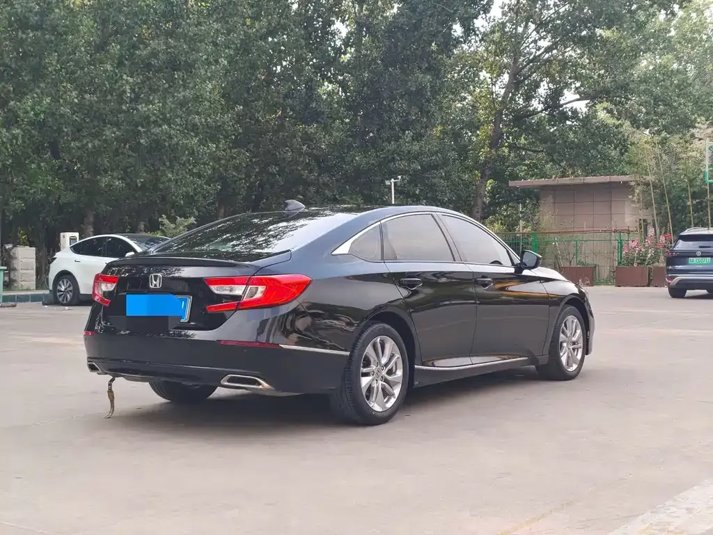 Honda Accord — фото 9