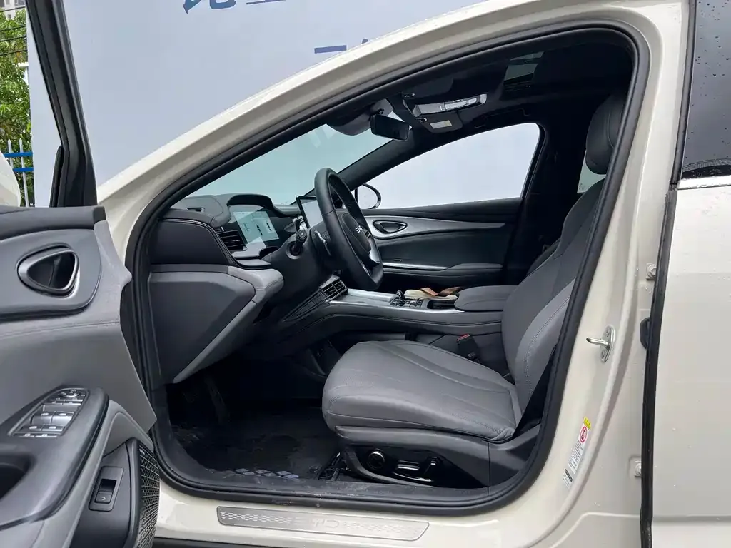 BYD Seal 07 DM-i — фото 10