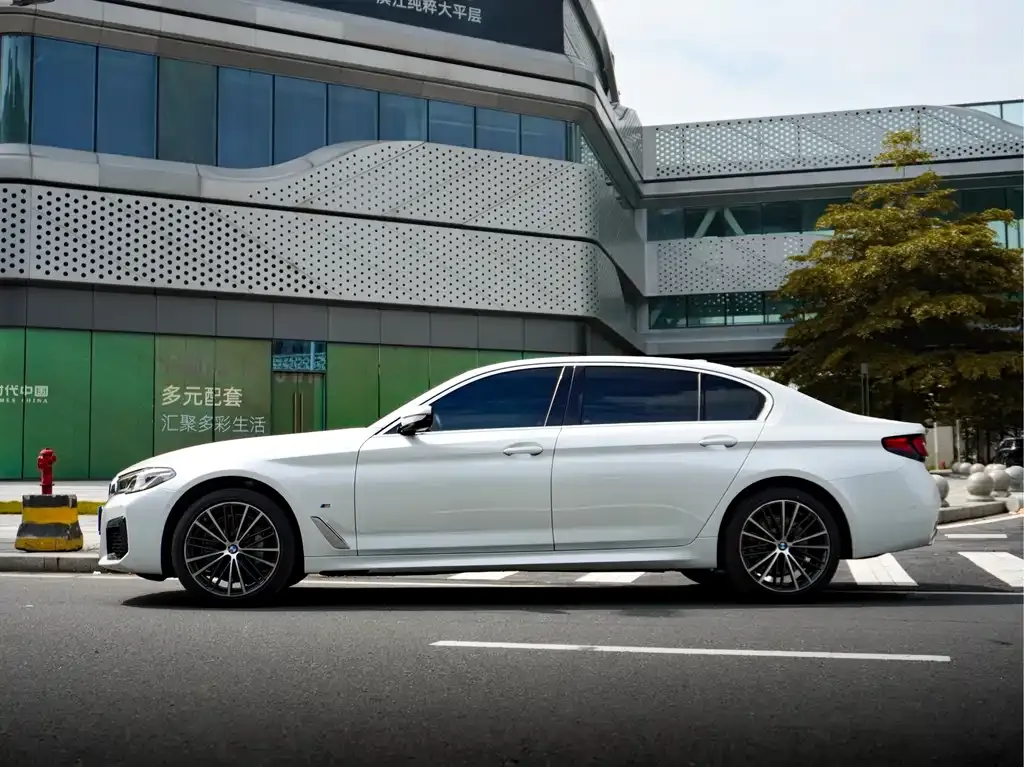 BMW 5 Series — фото 4
