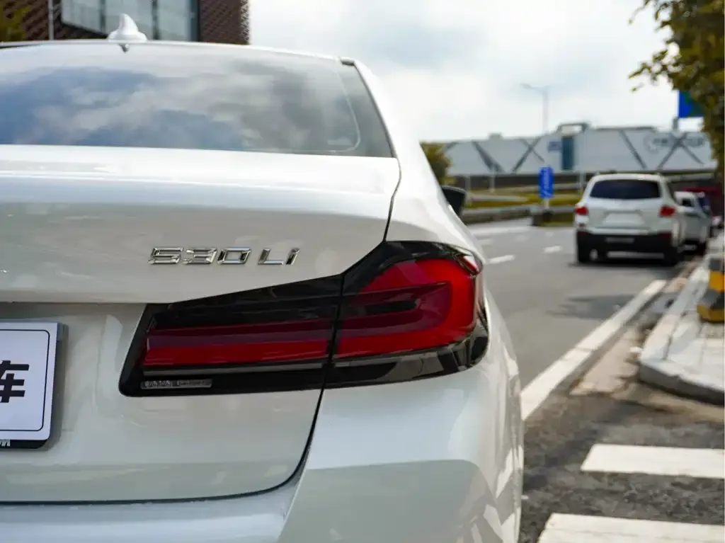 BMW 5 Series — фото 2