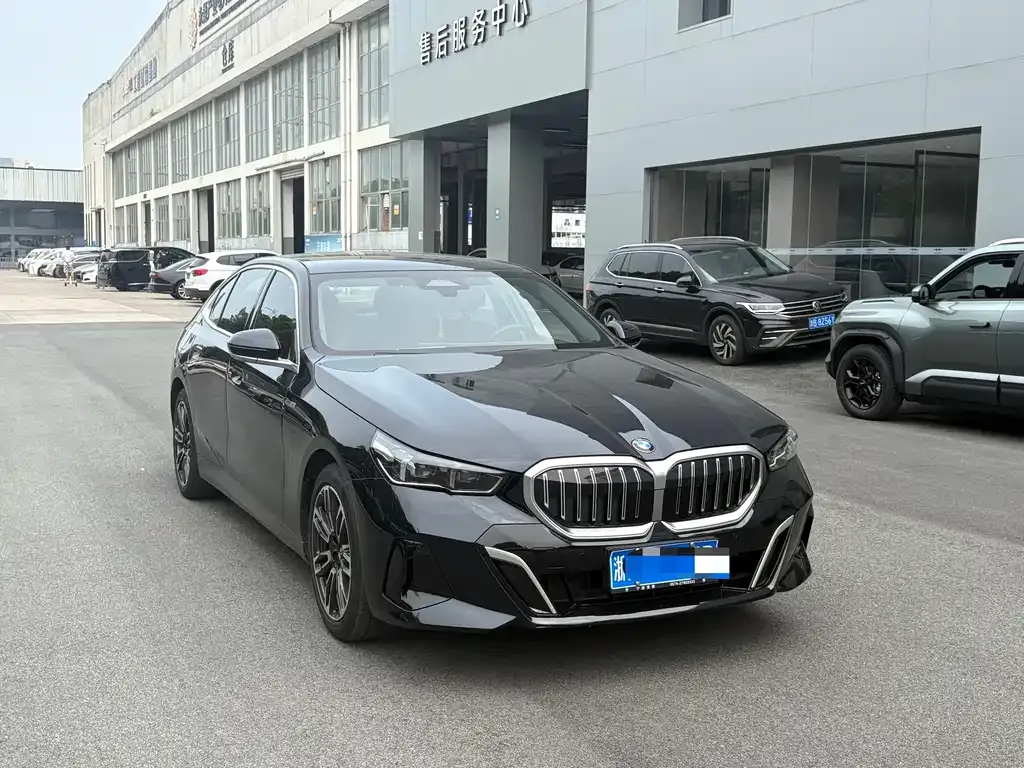 BMW 5 Series (Import) 2025 из CN, фото 9
