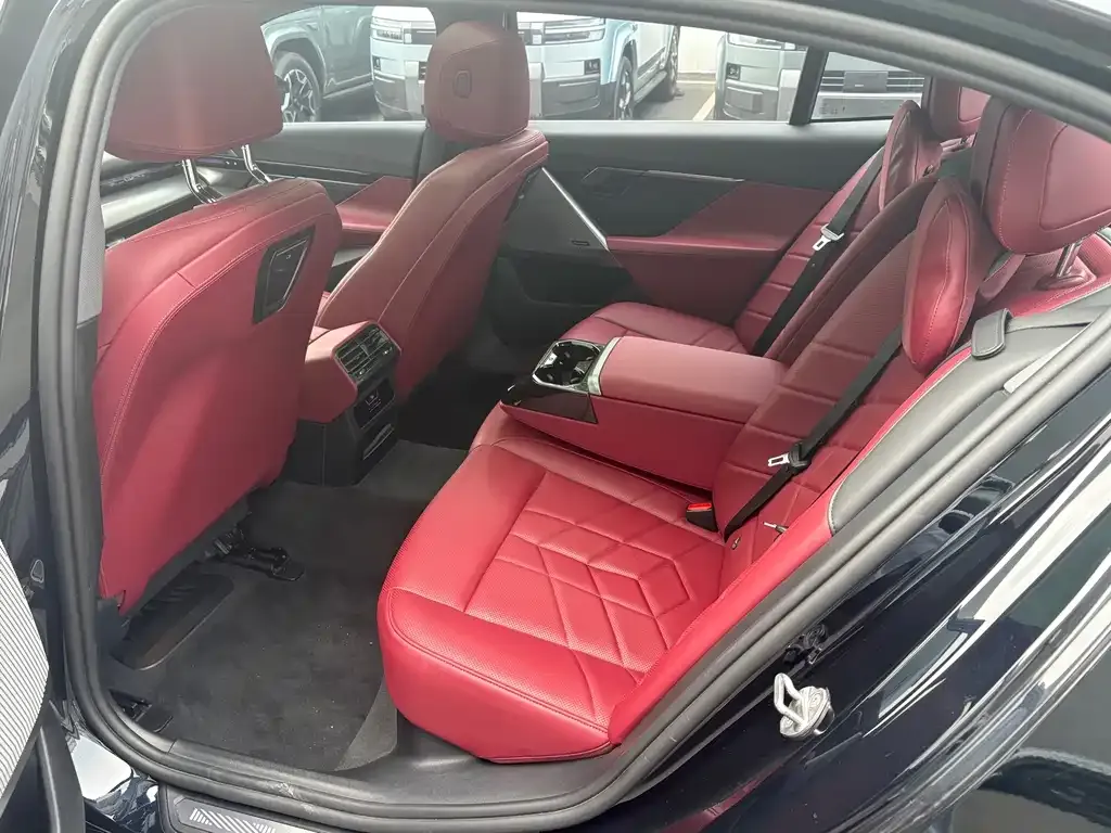 BMW 5 Series (Import) 2025 из CN, фото 2