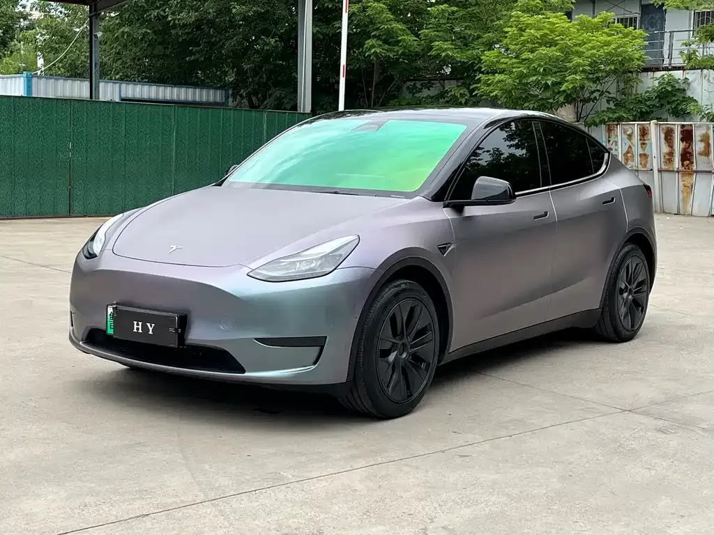 Tesla Model Y — фото 1
