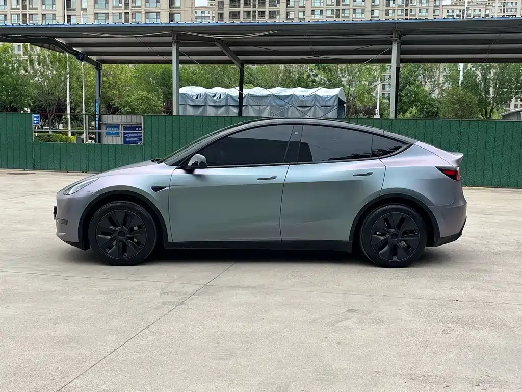 Tesla Model Y — фото 10