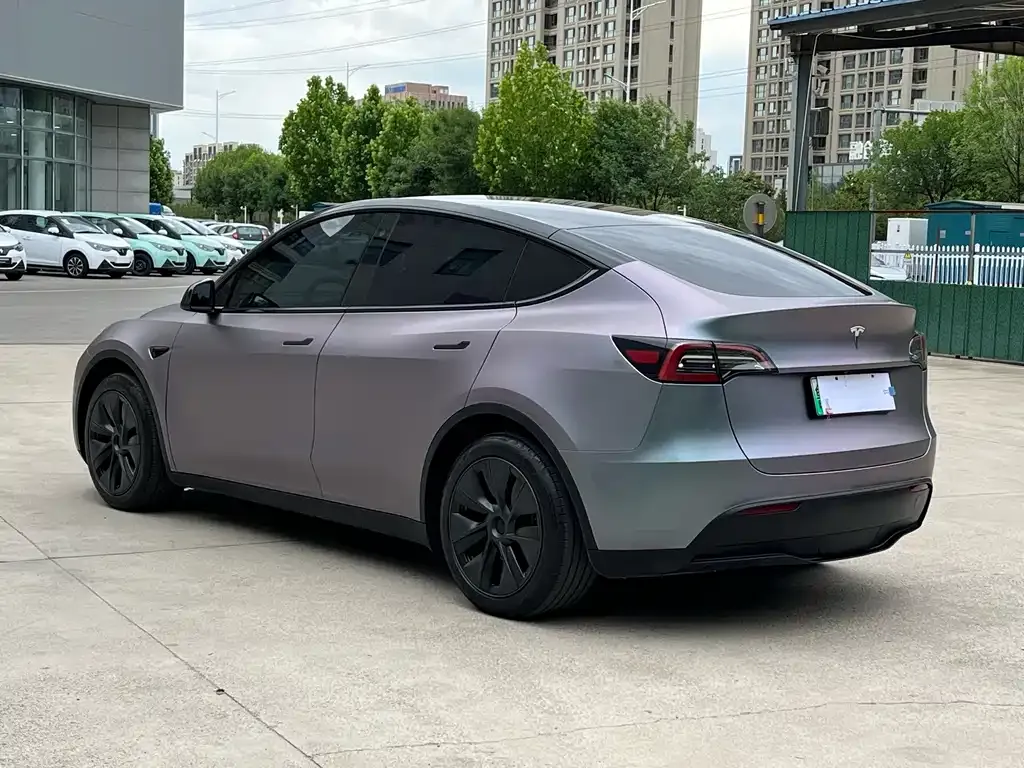 Tesla Model Y — фото 8