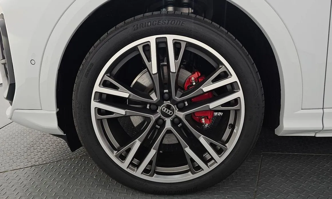 Audi Q5 2025 из KR, фото 8