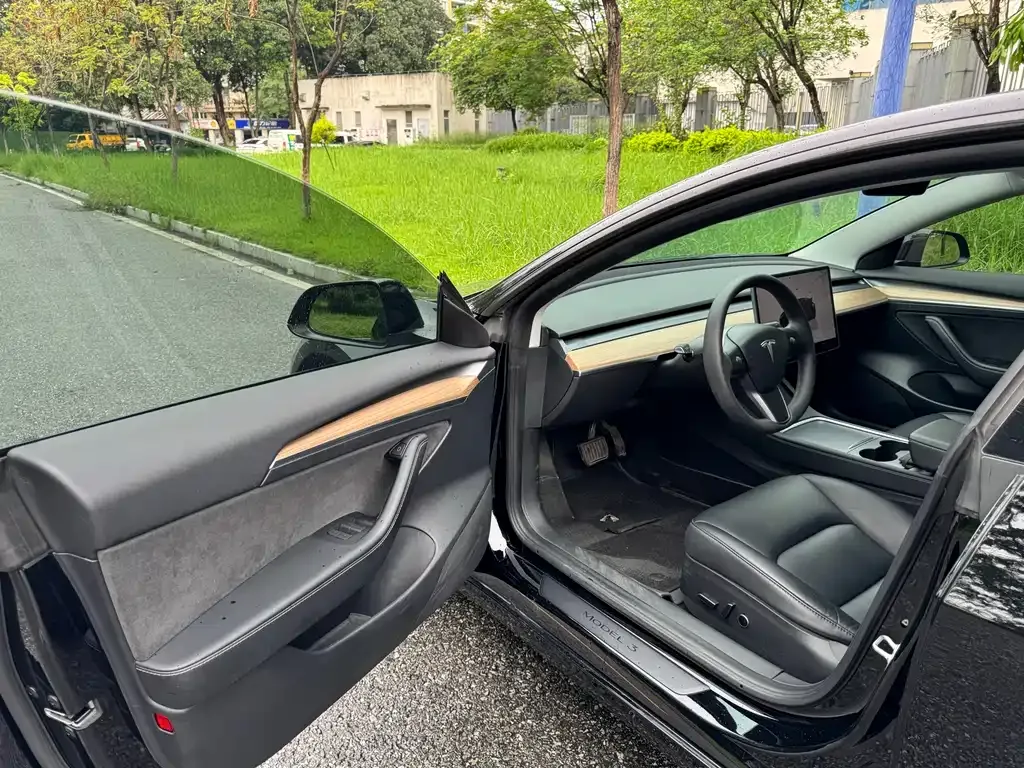 Tesla Model 3 — фото 9