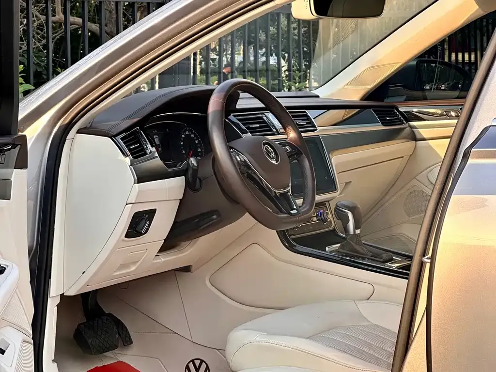 Volkswagen Phideon 2023 из CN, фото 3