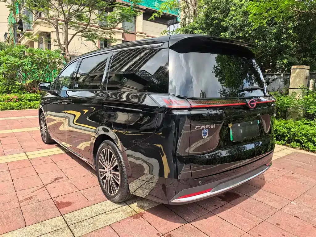GAC Motor 传祺E8 PHEV — фото 7