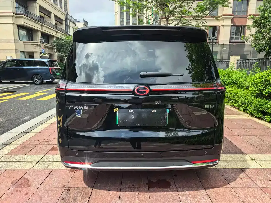 GAC Motor 传祺E8 PHEV — фото 9