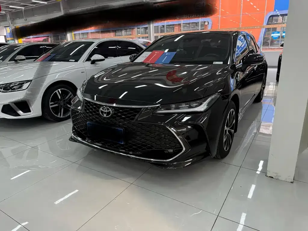 Toyota Avalon — фото 1