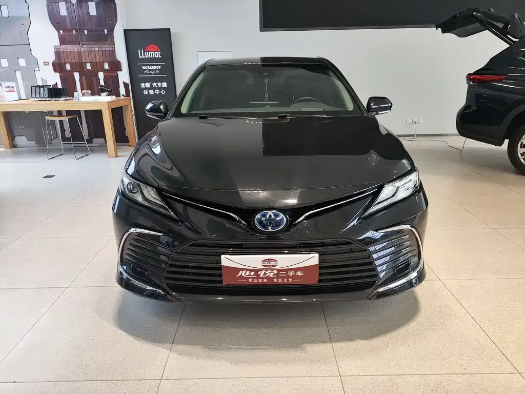 Toyota Camry — фото 9