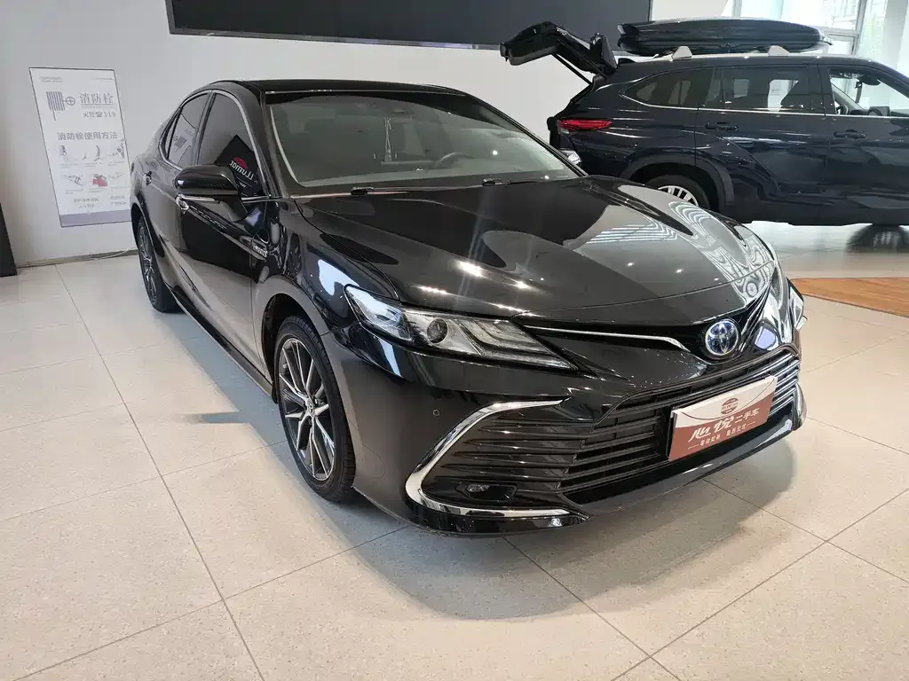Toyota Camry — фото 4