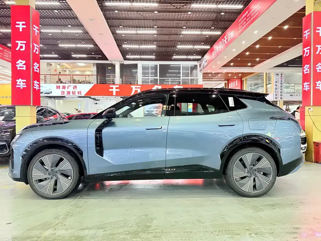 Lynk & Co 08 EM-P — фото 10