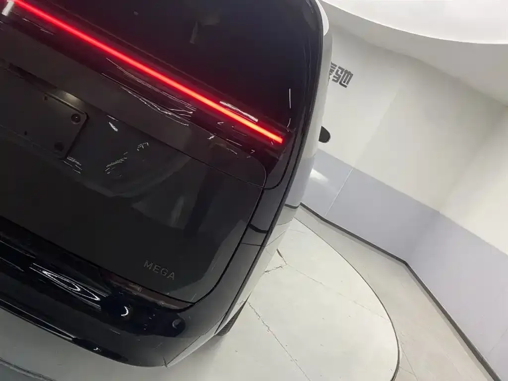 Li Auto MEGA — фото 6