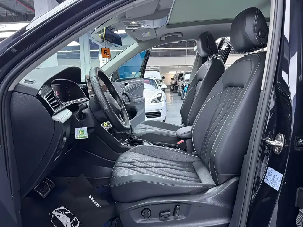 Volkswagen Tiguan L — фото 4