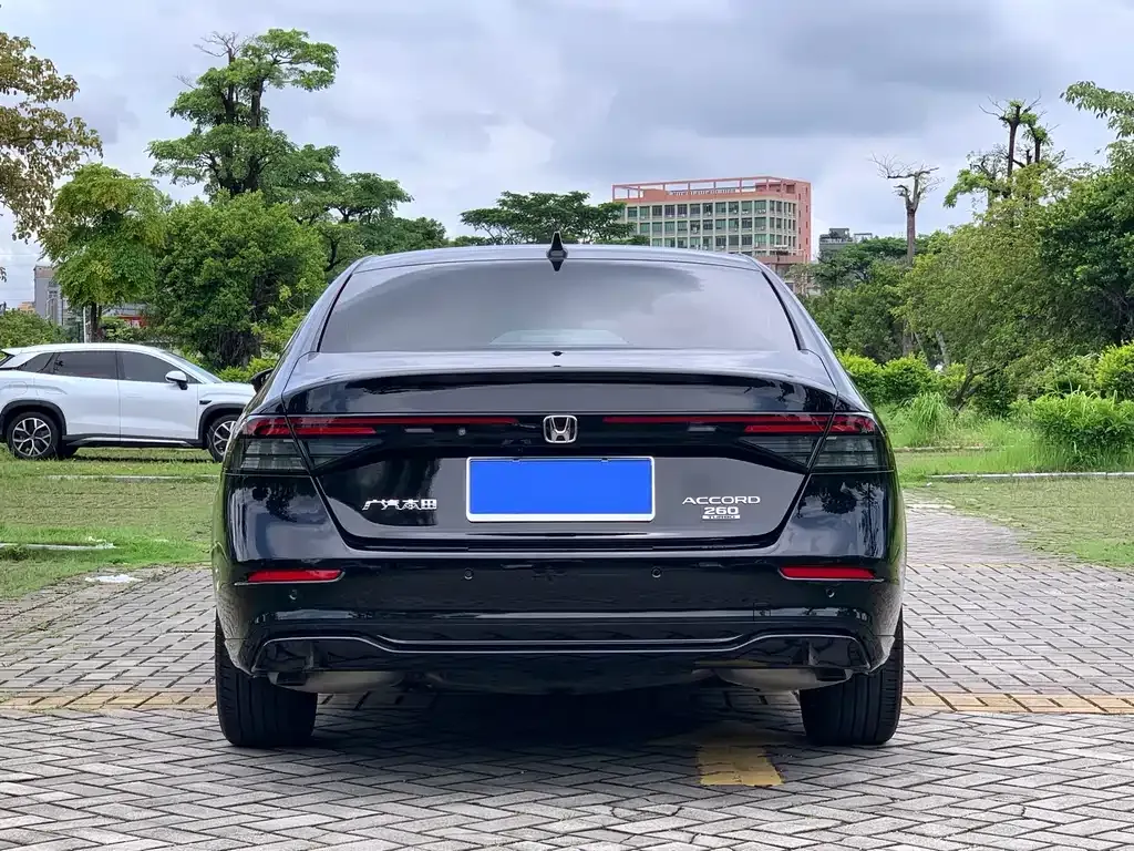 Honda Accord — фото 10
