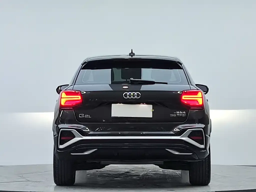 Audi Q2L — фото 2