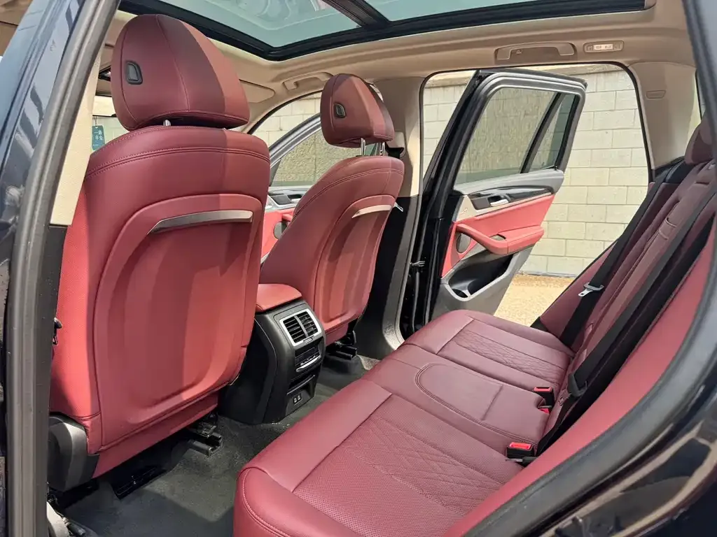 BMW iX3 2024 из CN, фото 2